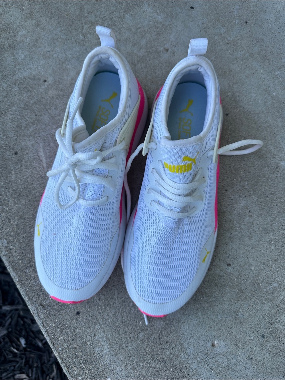 Puma Women’s pink and white tennis shoes size 8.5 - Picture 3 of 6